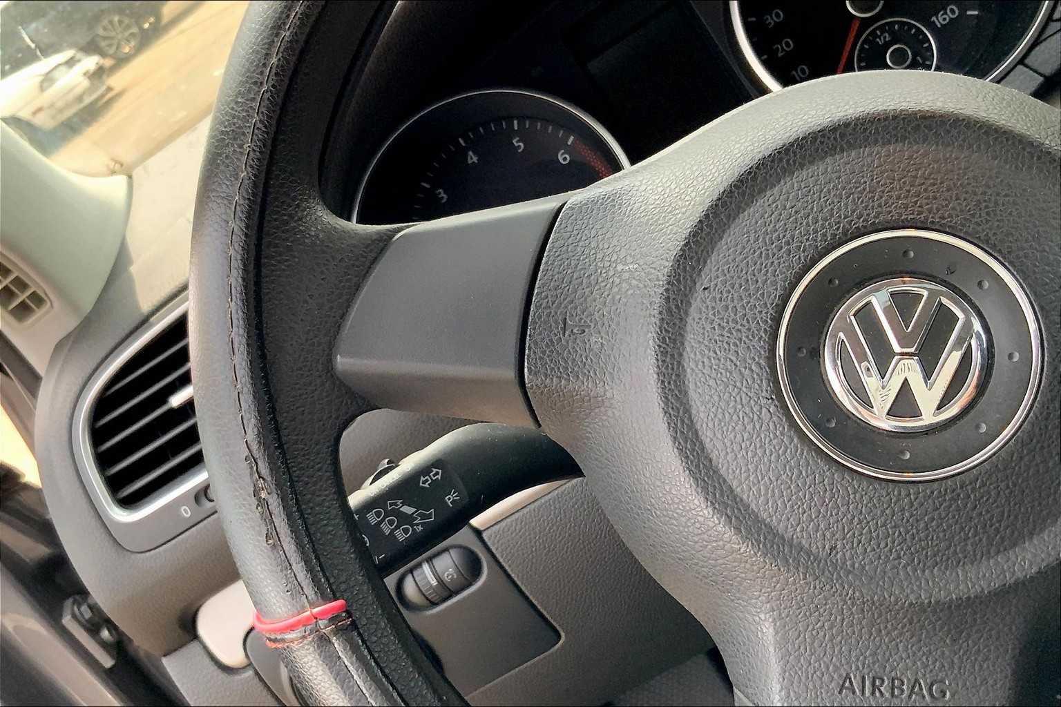 2012 Volkswagen Golf photo 20