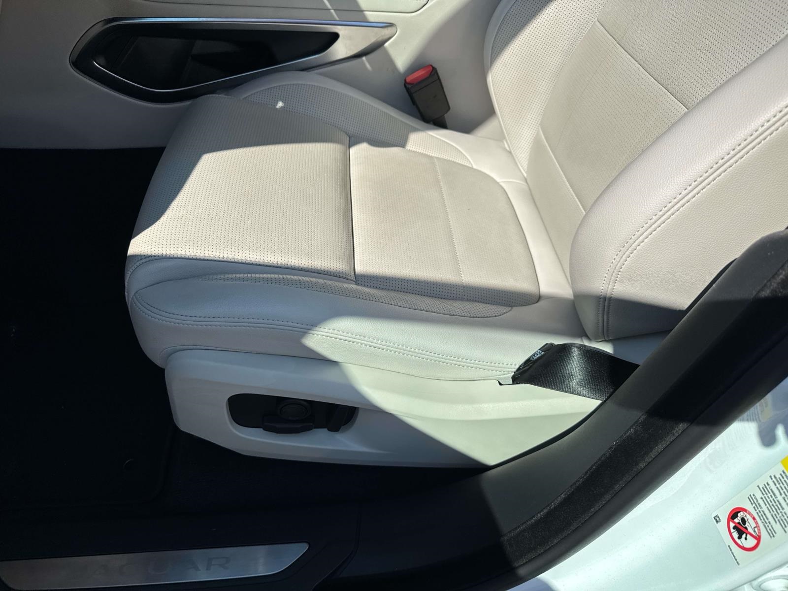 2025 Jaguar F-PACE R-Dynamic S P250 photo 16
