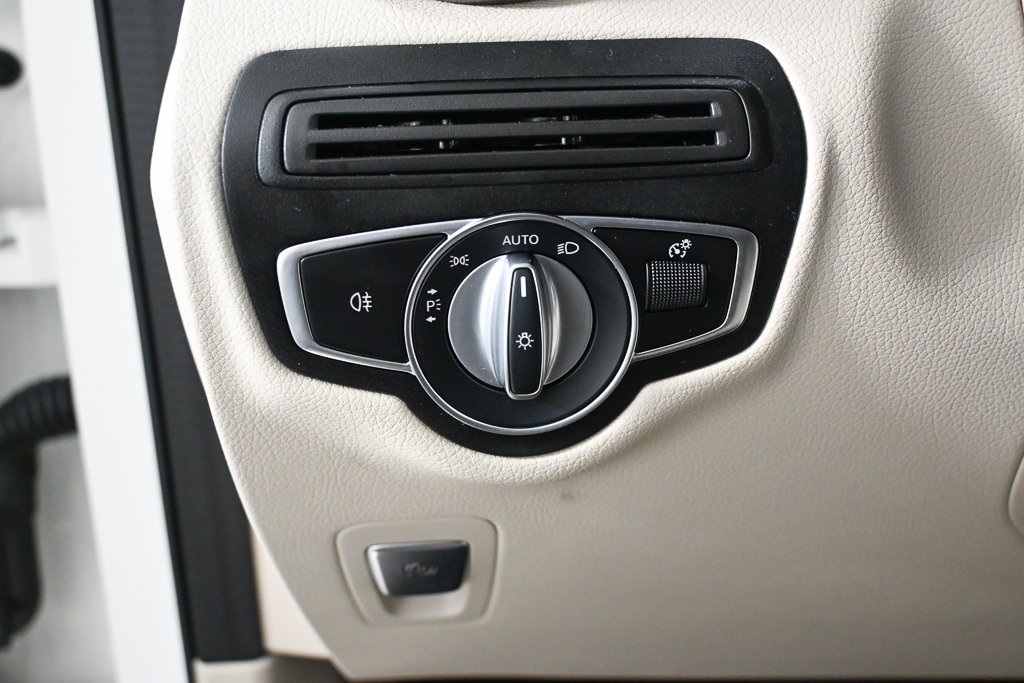 2022 Mercedes Benz GLC 300 photo 8