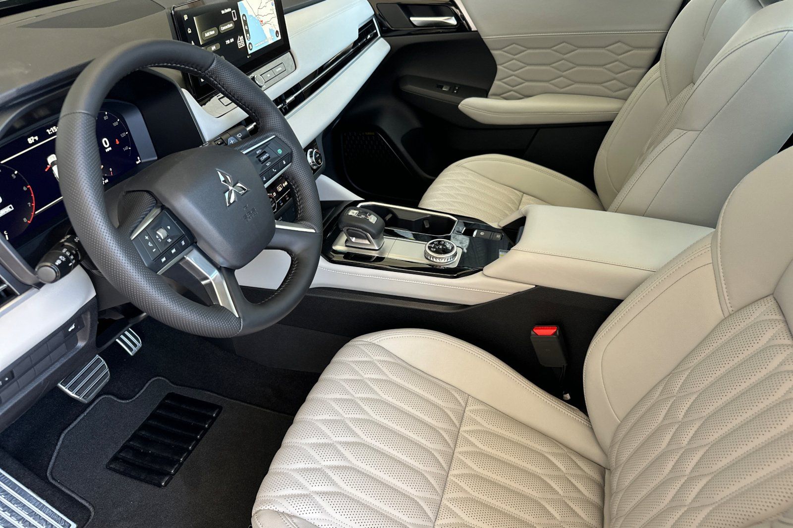 2025 Mitsubishi Outlander SEL photo 9