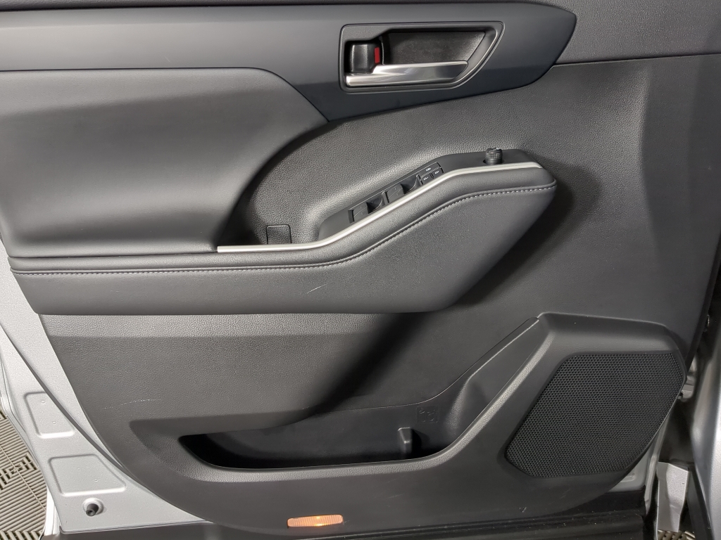 2022 Toyota Highlander XLE photo 11