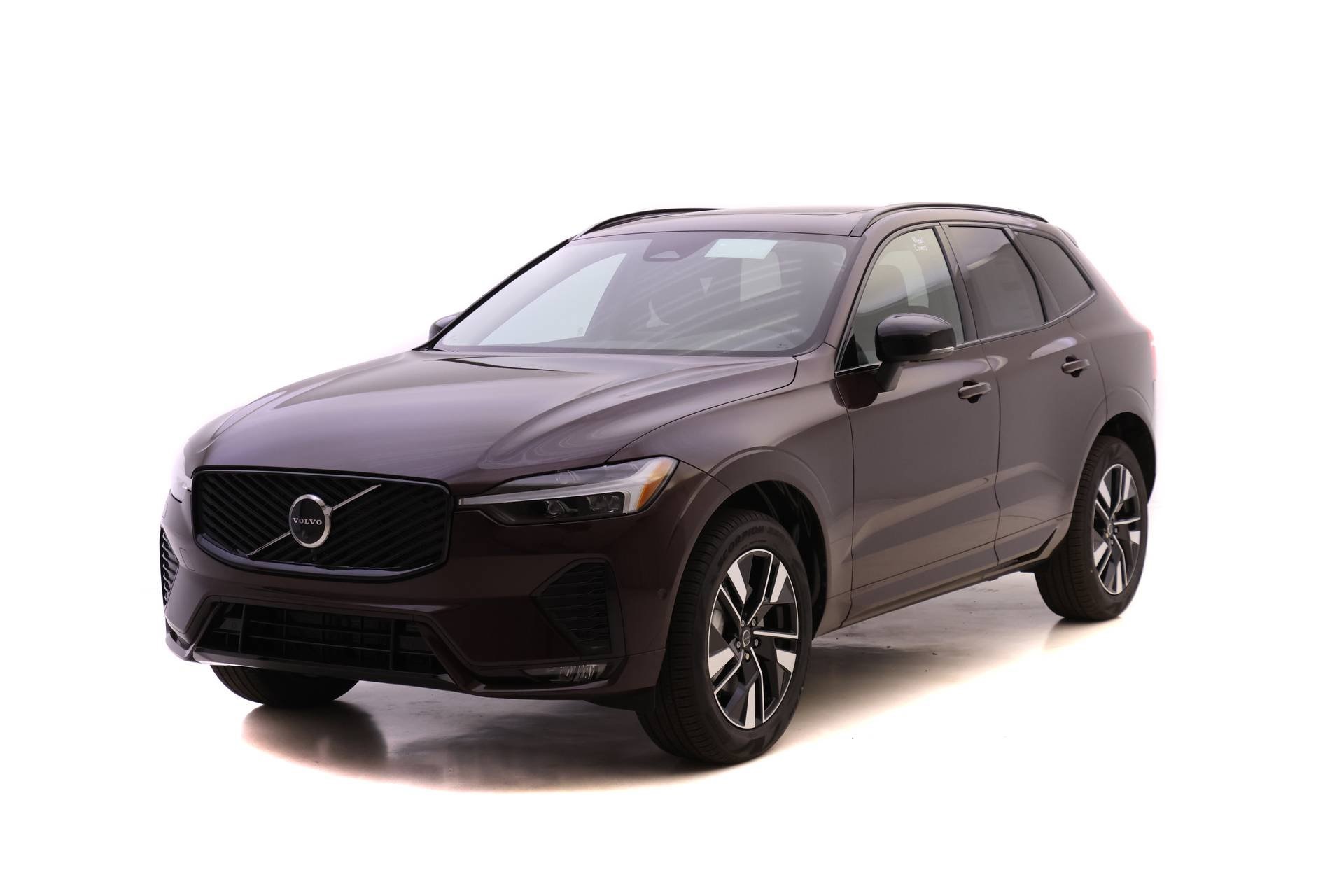 2026 Volvo XC60 Plus's photo
