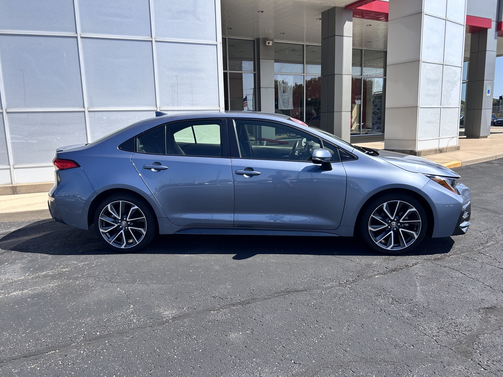 2022 Toyota Corolla SE photo 2