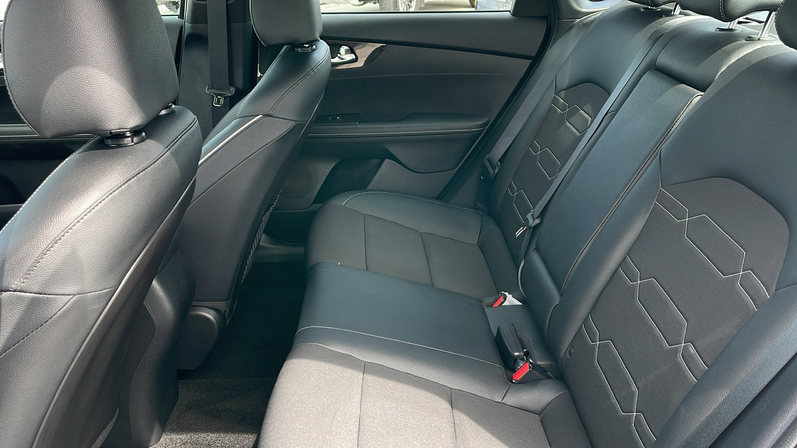 2022 Kia Forte GT-Line photo 9