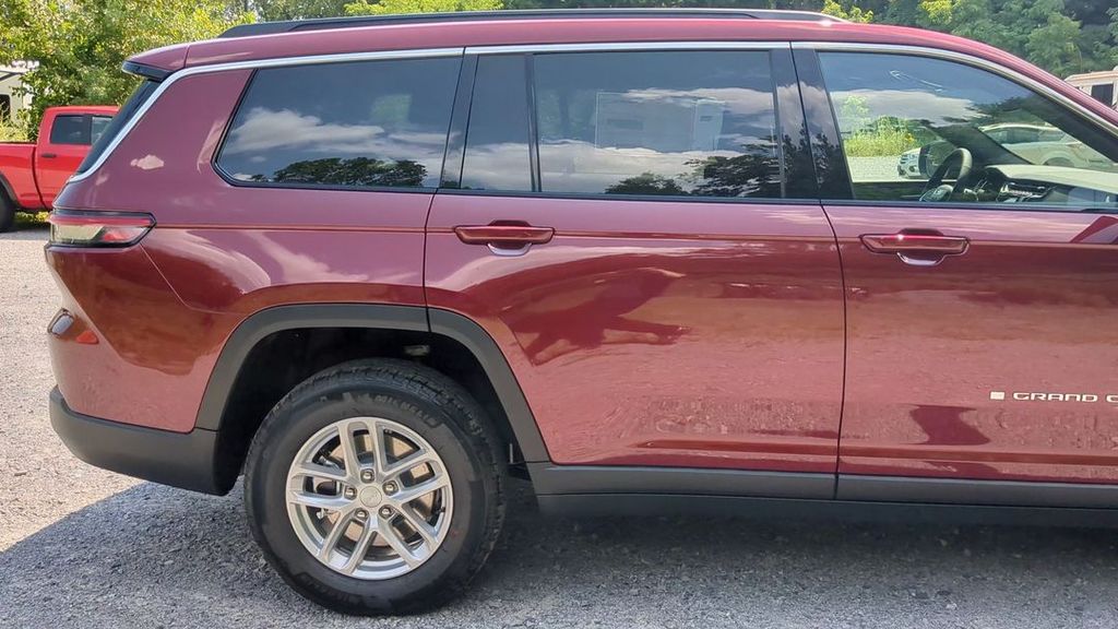 2025 Jeep Grand Cherokee Laredo X photo 6
