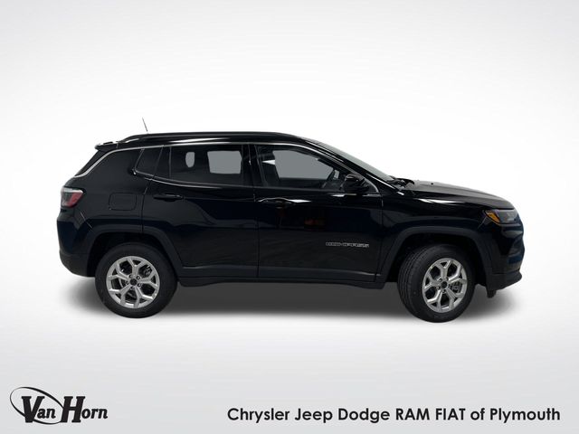 2025 Jeep Compass Latitude photo 2