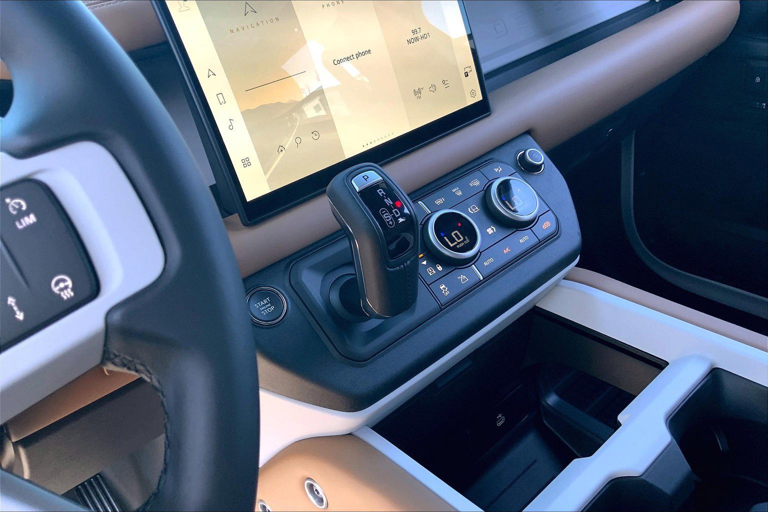 2025 Land Rover Defender 130 X-Dynamic SE photo 5