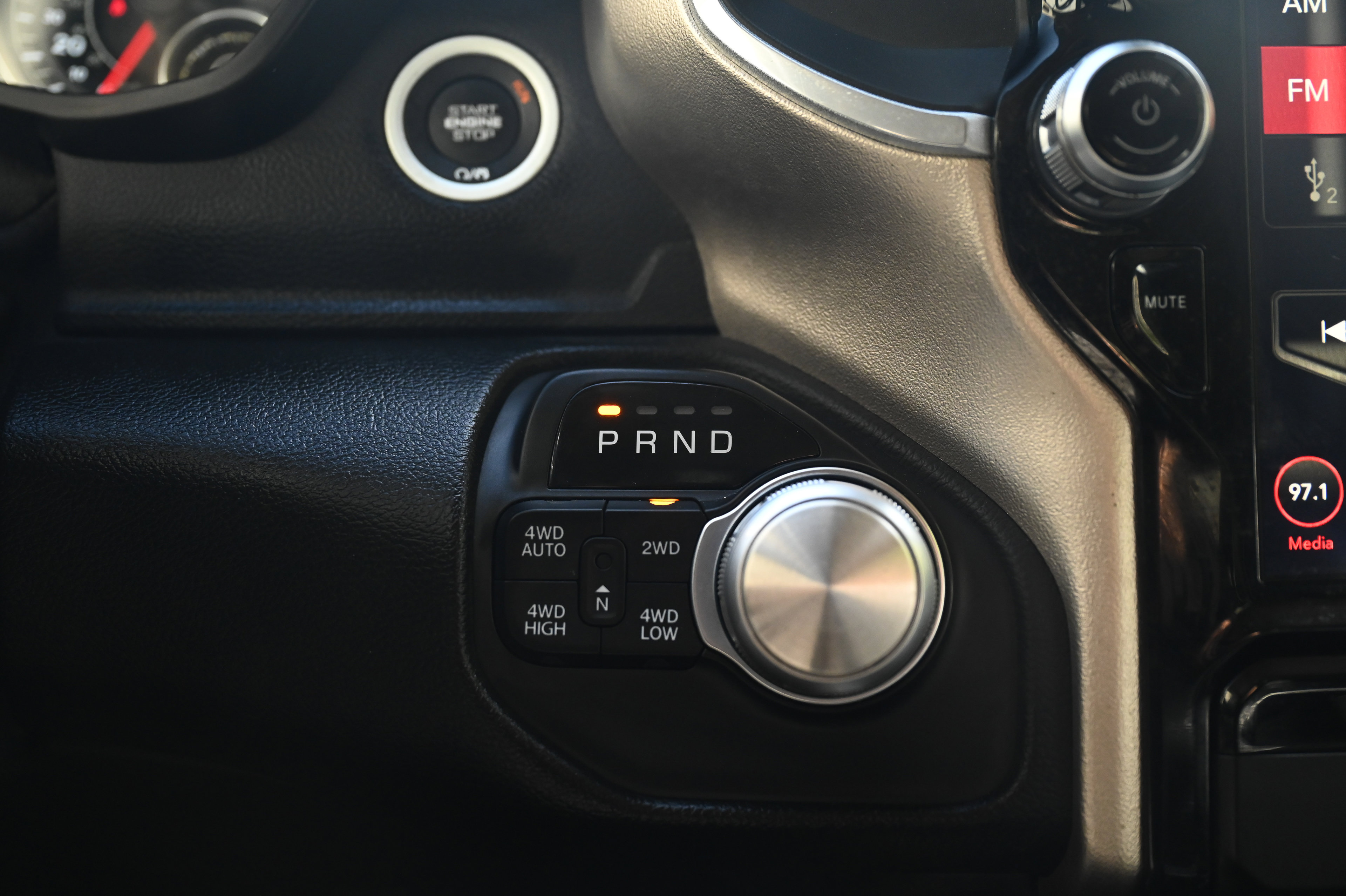 2019 Ram 1500 Laramie photo 9