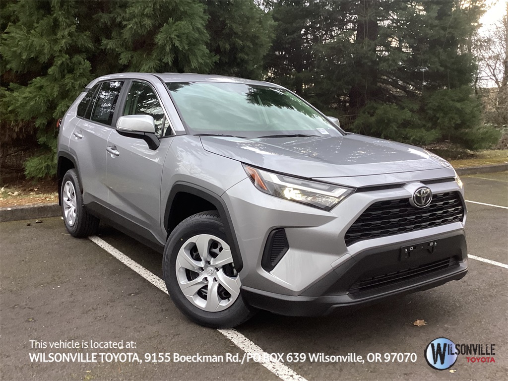 2025 Toyota RAV4 LE's photo