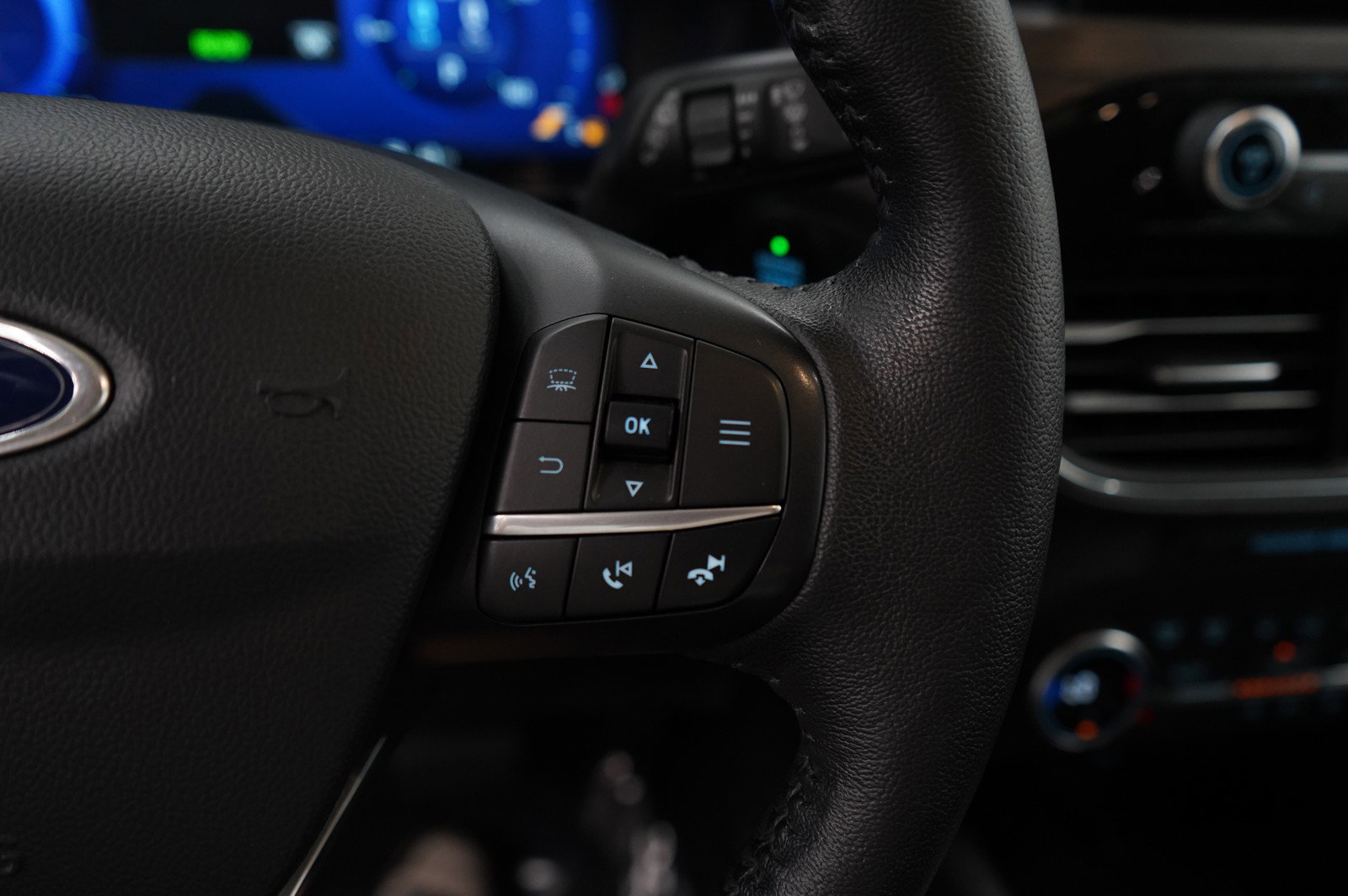 2020 Ford Escape Titanium Hybrid photo 18