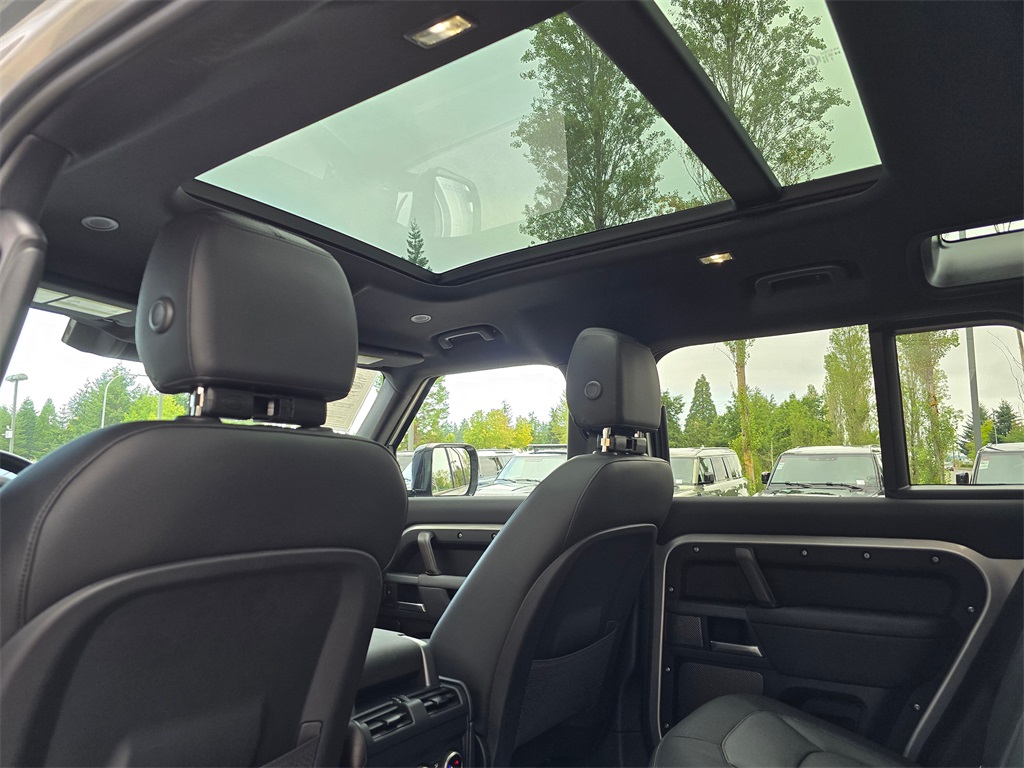 2024 Land Rover Defender 110 X-Dynamic SE photo 24
