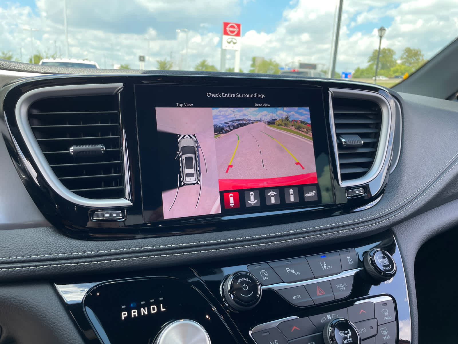2026 Chrysler Pacifica photo 28