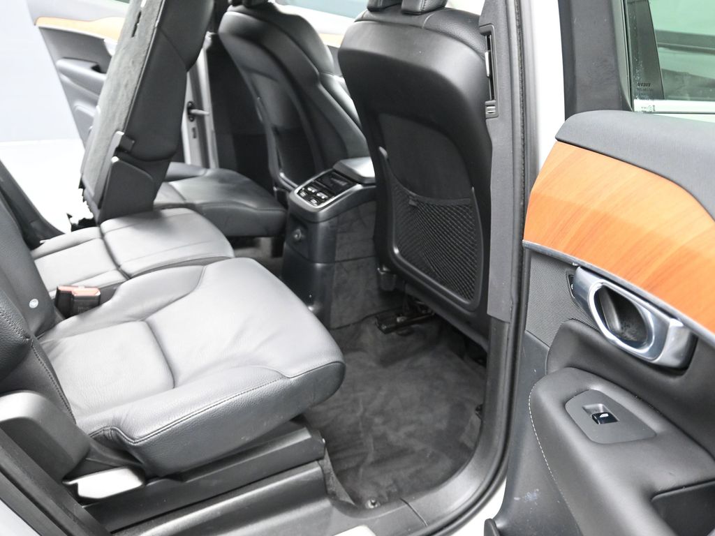 2023 Volvo XC90 T8 Plus photo 13
