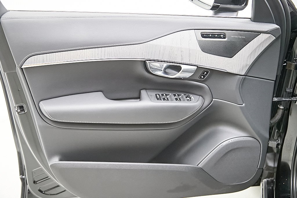 2025 VOLVO XC90 - Image 8