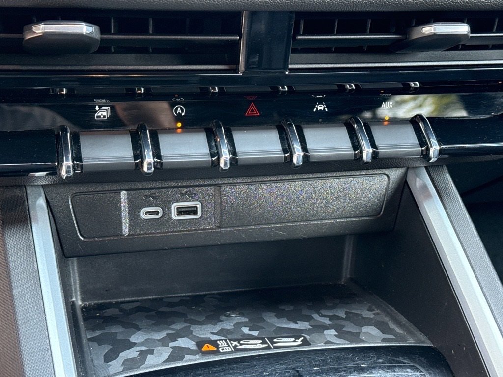 2023 Chevrolet Colorado LT photo 12
