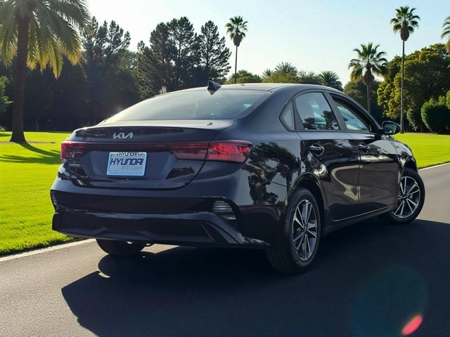 2023 Kia Forte LXS photo 2