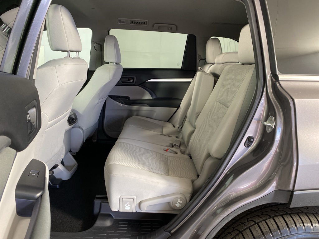 2018 Toyota Highlander LE photo 15