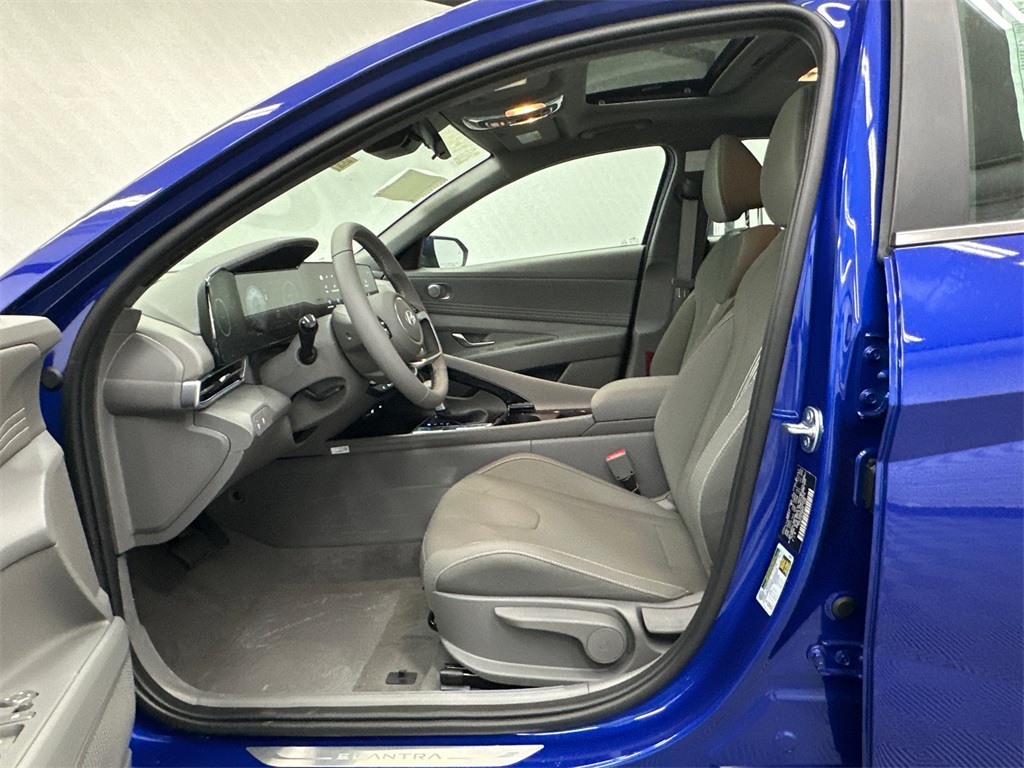 2025 Hyundai Elantra SEL Convenience photo 9