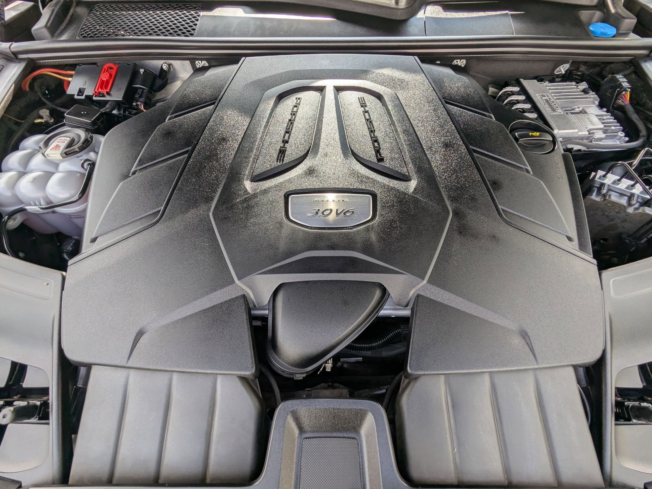 2023 Porsche Cayenne Platinum Edition photo 24