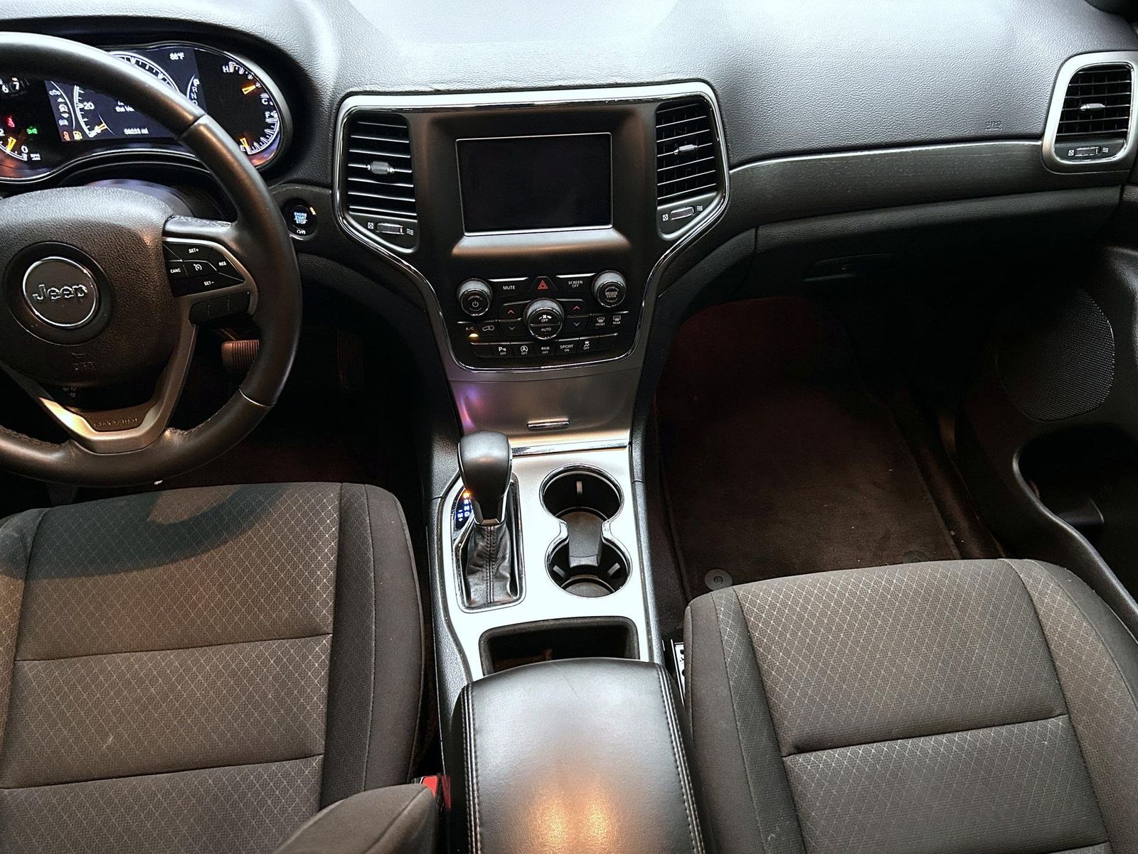 2018 Jeep Grand Cherokee Laredo E photo 14