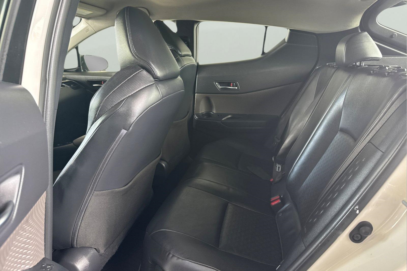 2021 Toyota C-HR Limited photo 4