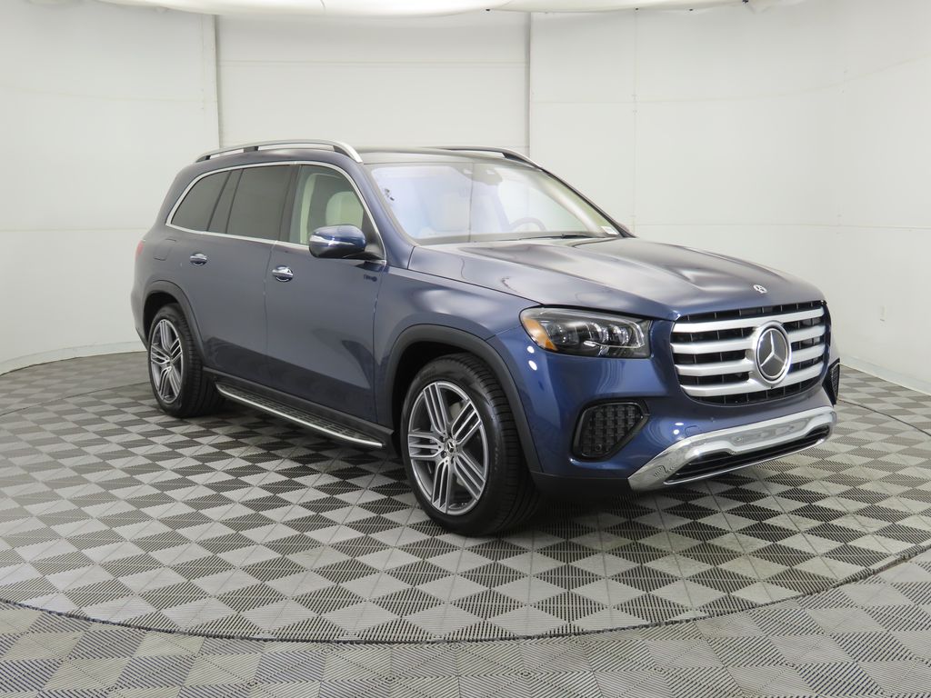 2026 Mercedes Benz GLS 450 4MATIC photo 2