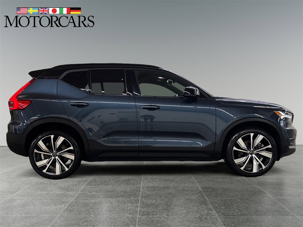2022 Volvo XC40 Recharge P8 Plus photo 2