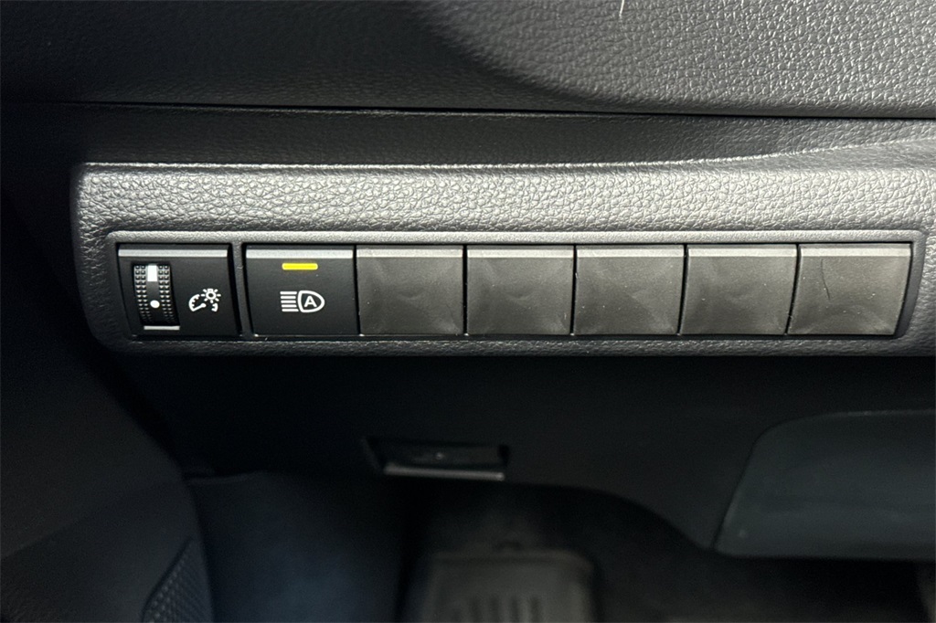2025 Toyota Corolla LE photo 27