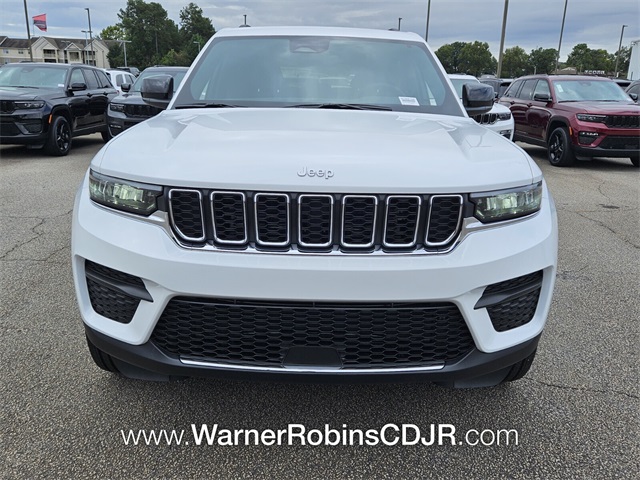 2025 Jeep Grand Cherokee Laredo photo 2