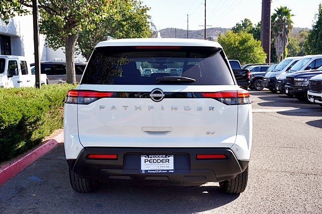 2023 Nissan Pathfinder SV photo 8