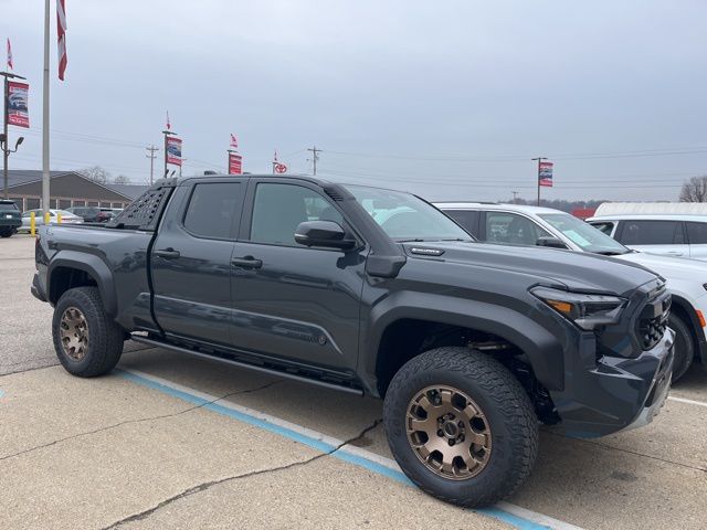 2025 Toyota Tacoma Trailhunter's photo