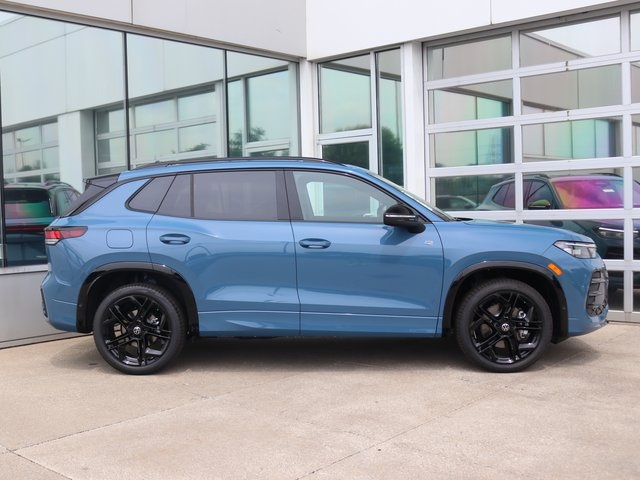 2025 Volkswagen Tiguan SE R-Line Black photo 4