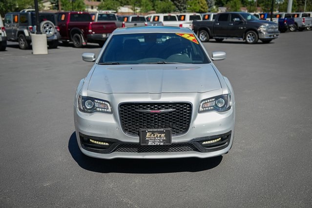 2022 Chrysler 300 S photo 2