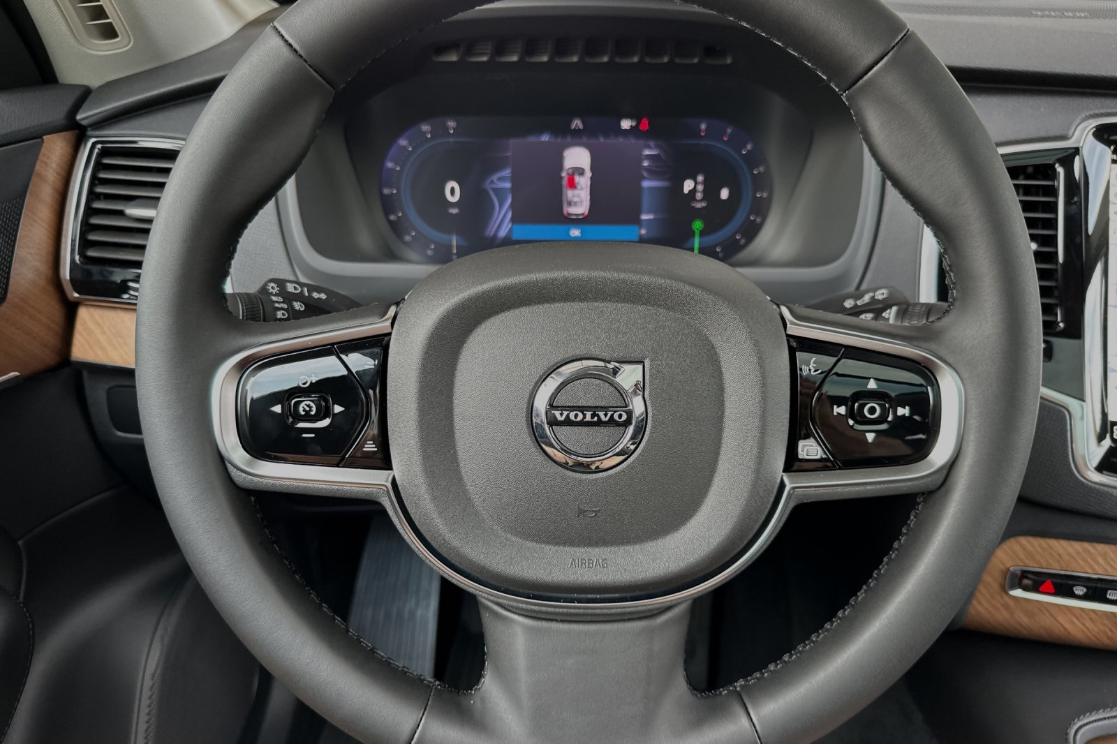 2025 Volvo XC90 Plus photo 24