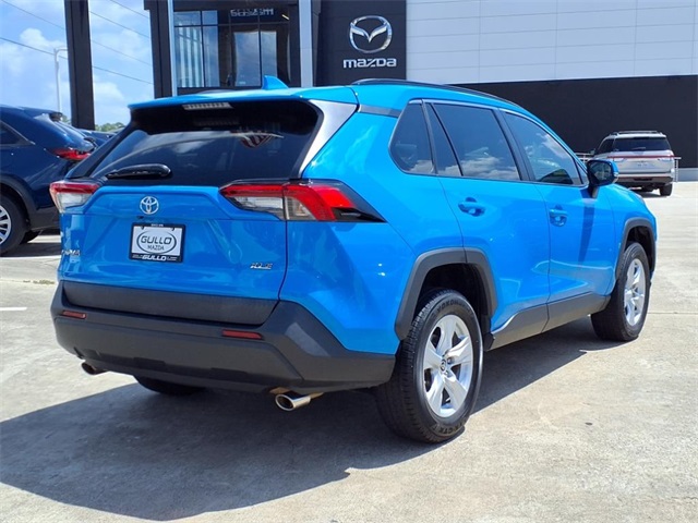 2019 Toyota RAV4 XLE photo 2