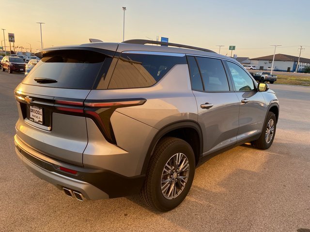 2025 Chevrolet Traverse photo 4