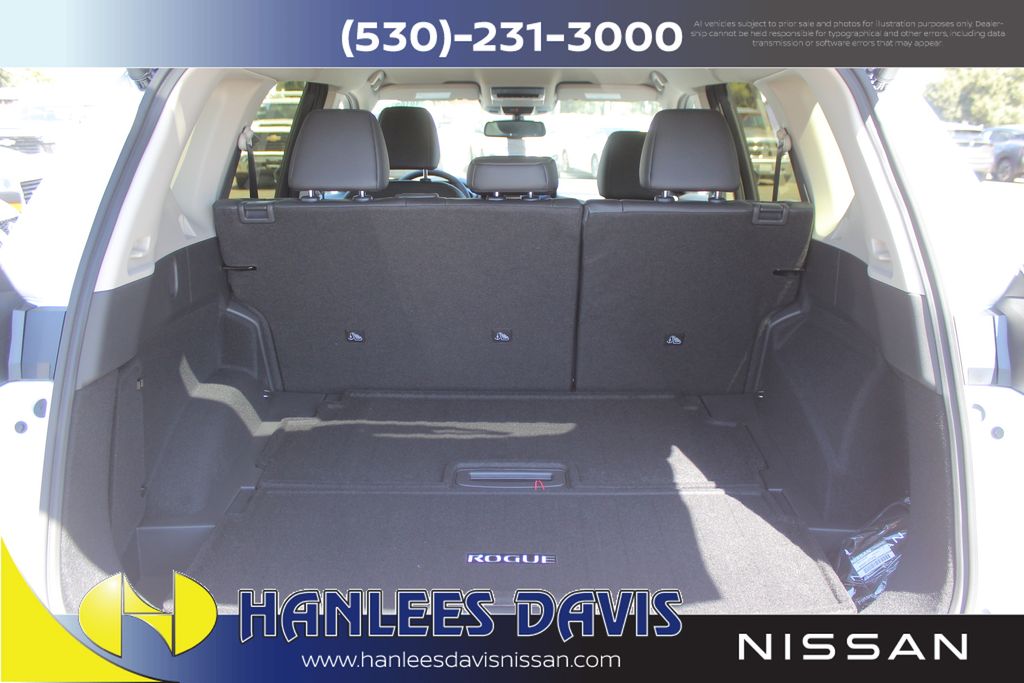 2025 Nissan Rogue SL photo 2