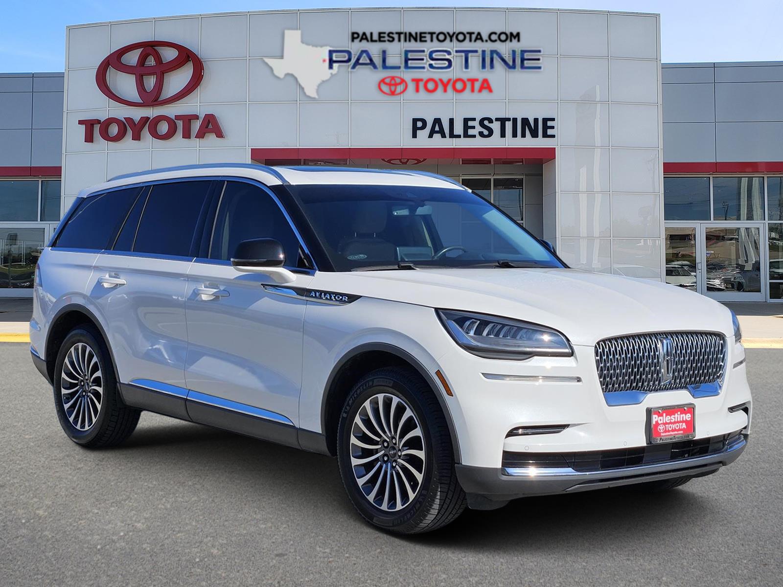 2022 Lincoln Aviator Base's photo