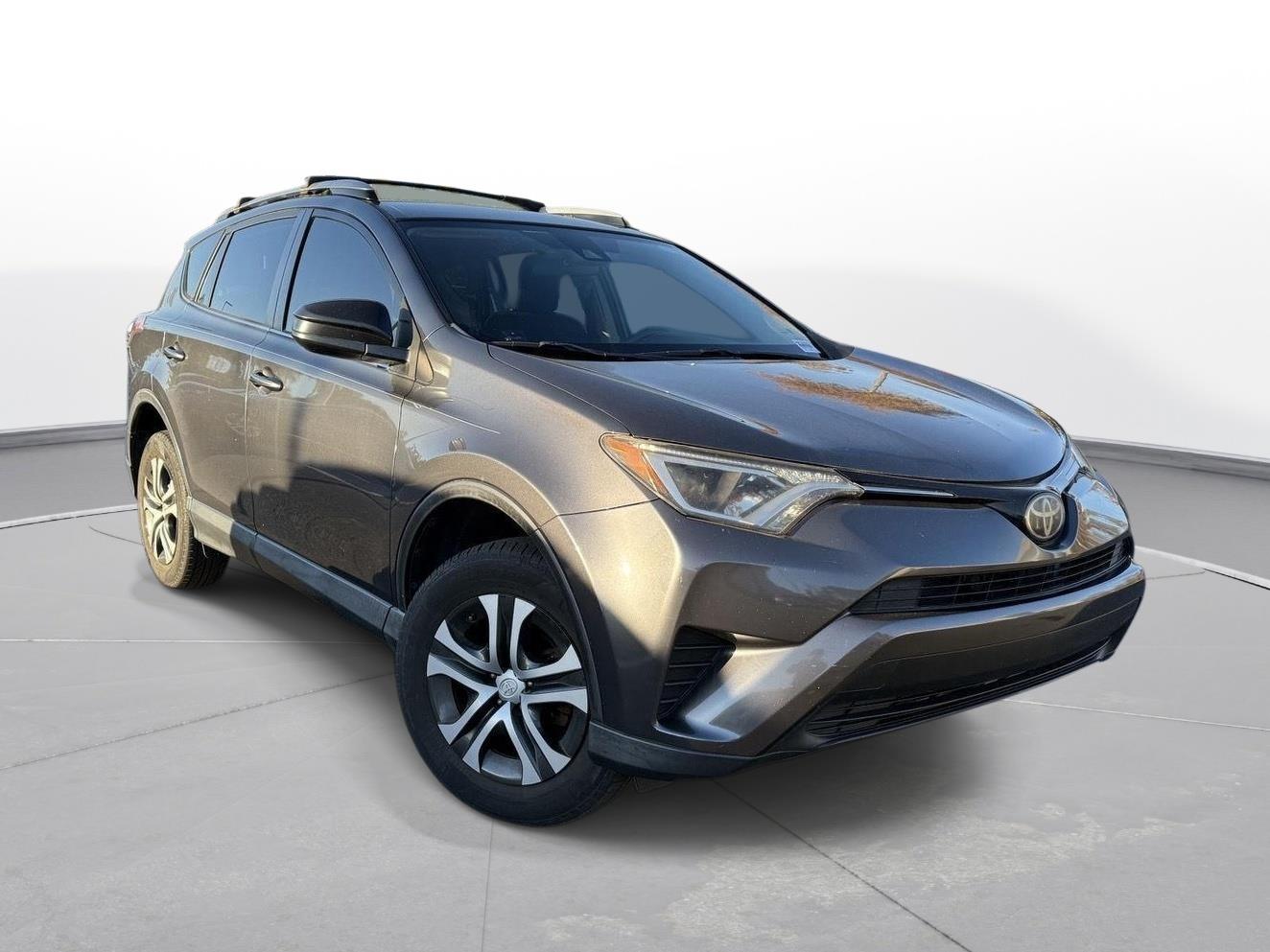 2017 Toyota RAV4 LE photo 4