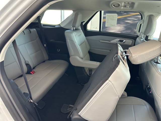 2025 Ford Explorer photo 26
