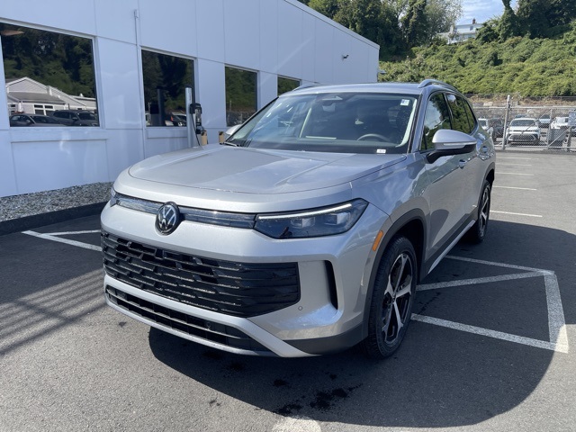 2025 Volkswagen Tiguan SE photo 3