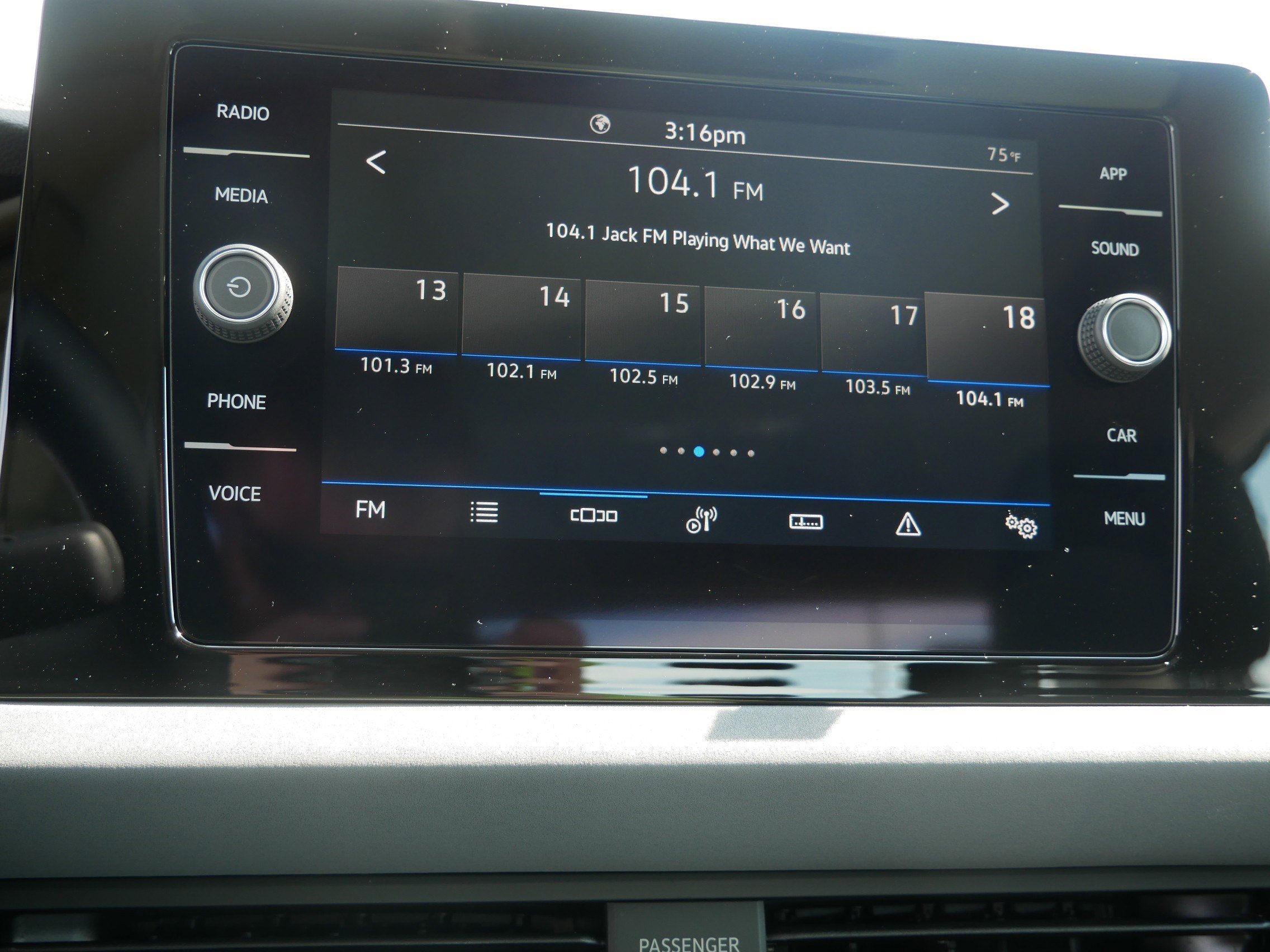 2025 Volkswagen Jetta SE photo 7
