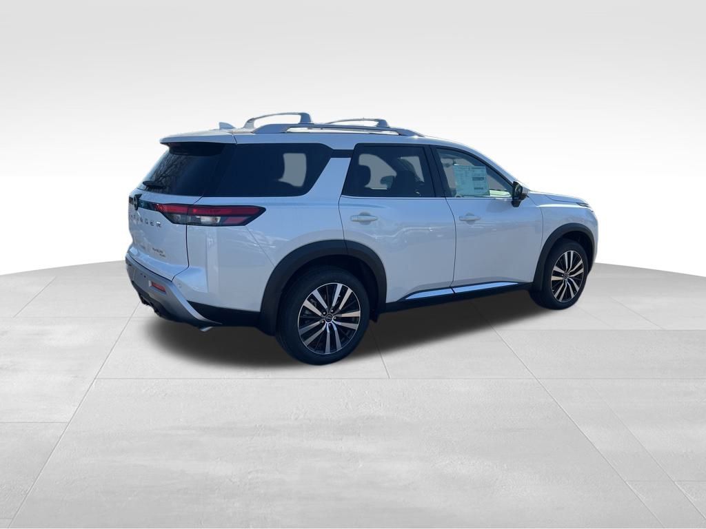 2025 Nissan Pathfinder Platinum photo 4