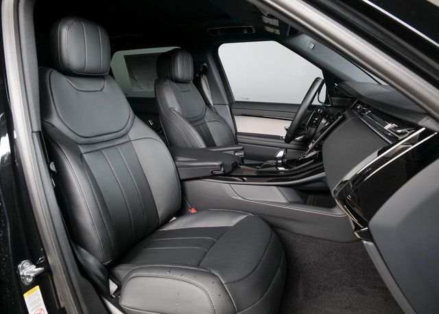 2025 Land Rover Range Rover Sport SE photo 3