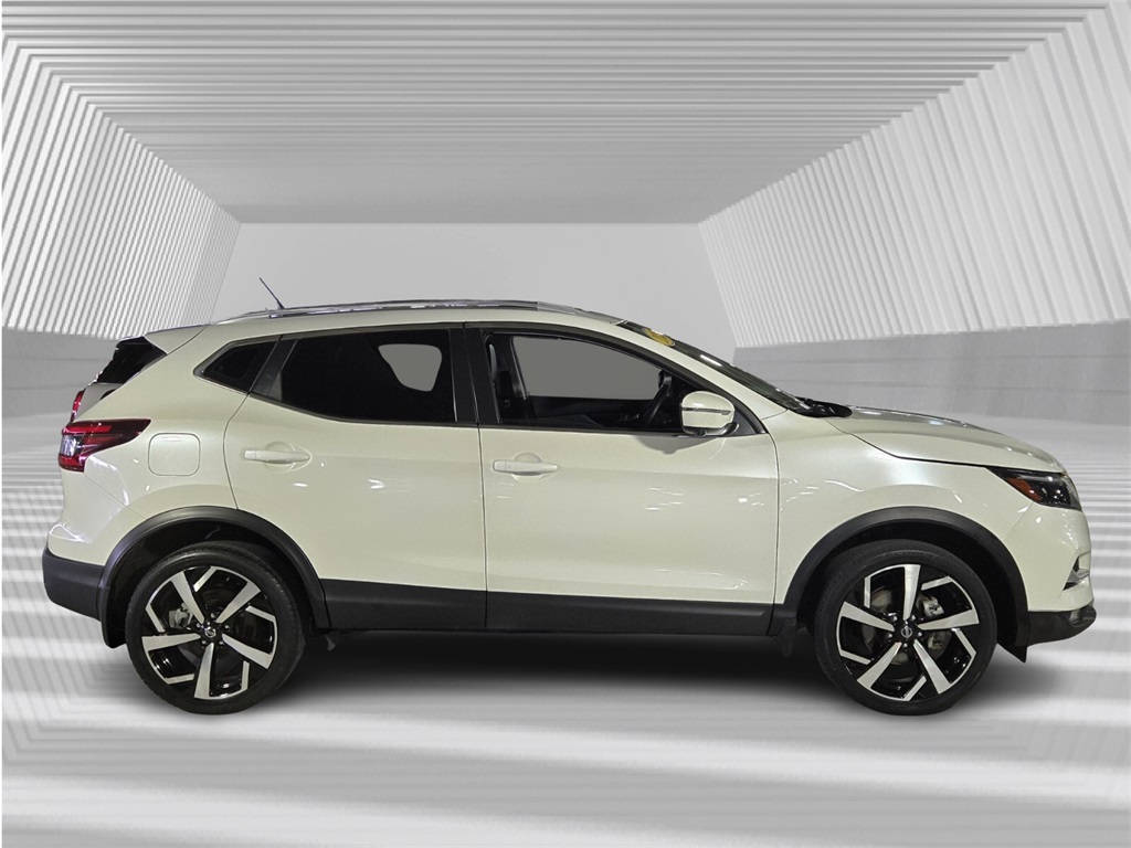 2021 Nissan Rogue Sport SL photo 2