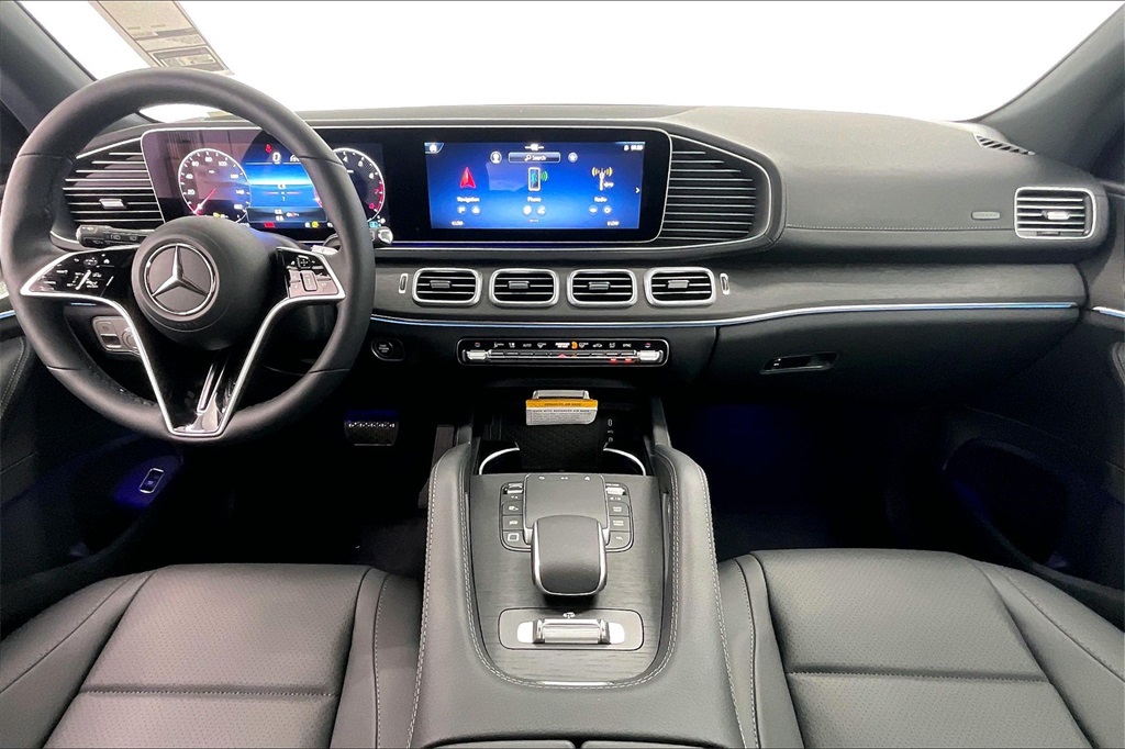 2025 Mercedes Benz GLS 450 4MATIC photo 4