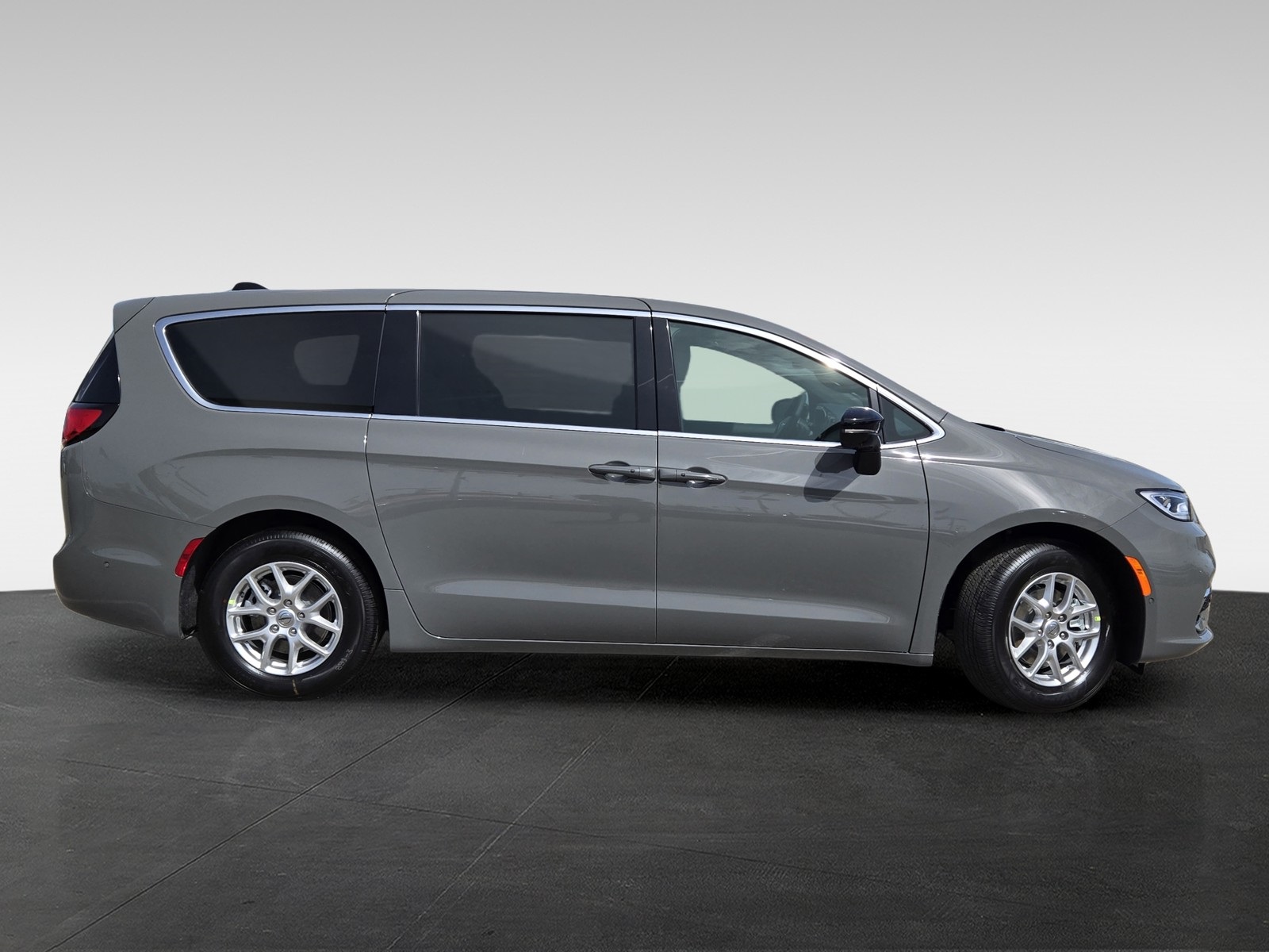 2025 Chrysler Pacifica photo 4