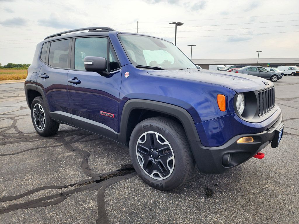 2016 Jeep Renegade Trailhawk photo 2