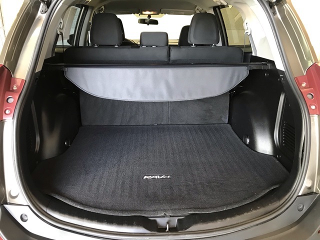 2015 Toyota RAV4 LE photo 4