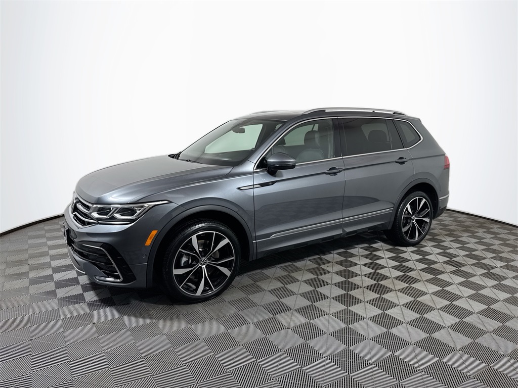 2024 Volkswagen Tiguan SEL R-Line Black photo 2